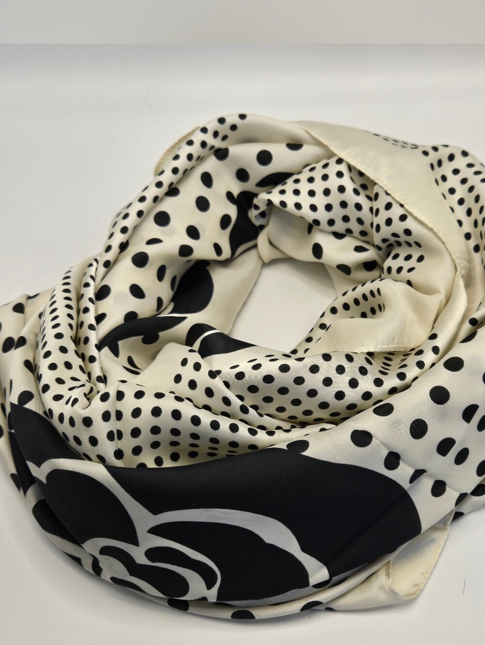 Scarf - FEELS 100% lije SILK , Black Flower